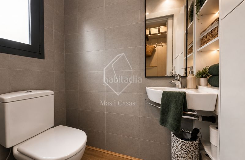 Foto ddeaa0b5-424d-46ae-a98a-bb90a795138f. Casa adossada a carrer ponent 68 a Eixample Residencial Escala (L´)