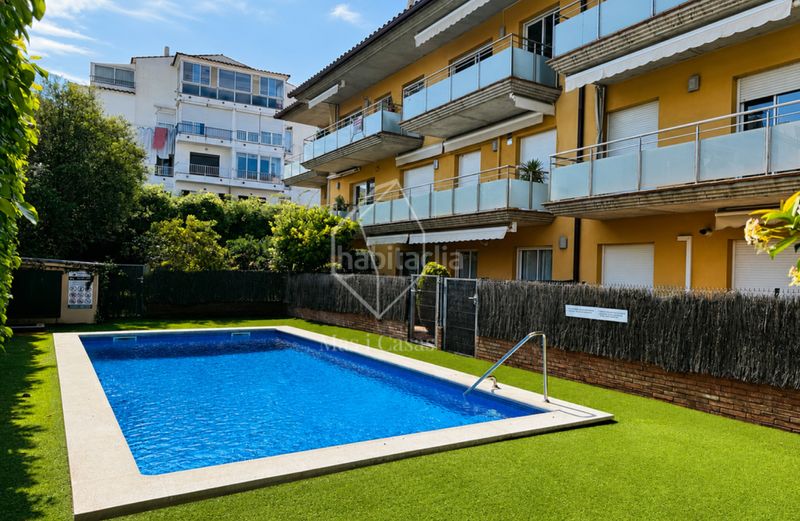 Foto 59b4618a-3a22-4179-a5b5-da821a42562c. Dúplex amb calefacció aparcament piscina a Eixample Residencial Escala (L´)