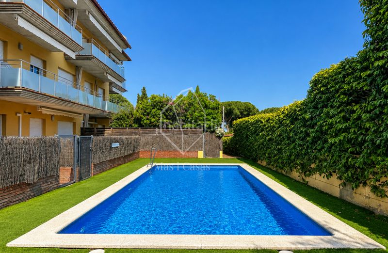 Foto 5e236769-d3d5-454e-b0ef-debd9722e415. Dúplex amb calefacció aparcament piscina a Eixample Residencial Escala (L´)