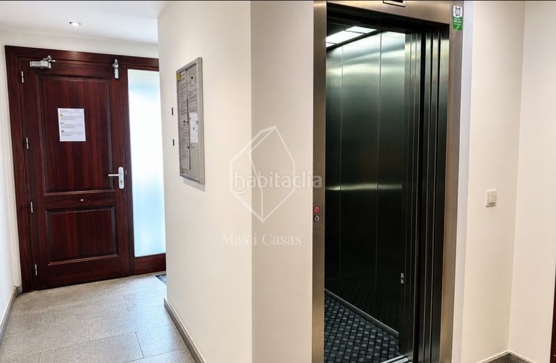 Foto 628390e7-058e-4010-a6c2-f0cc1e387ea1. Dúplex amb calefacció aparcament piscina a Eixample Residencial Escala (L´)