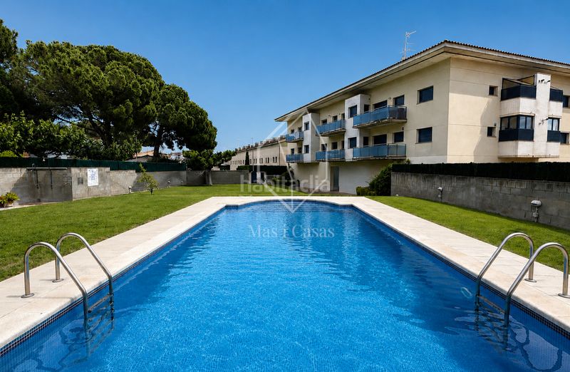 Foto 292b0dfa-f9fe-4597-a974-947fcc95c380. Dúplex amb calefacció aparcament piscina a Eixample Residencial Escala (L´)