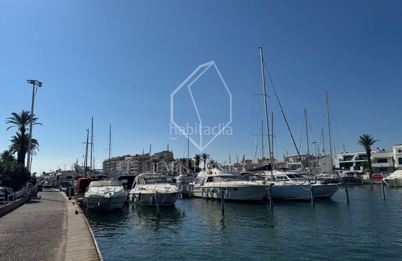 Foto f0cb9a0d-a4a8-47db-9a92-f11e8818bcf5. Dúplex a carrer cavall de mar 42 a Salins - Cavall de Mar Empuriabrava