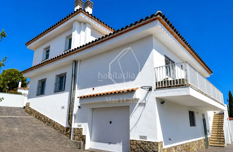 Foto 424bb8c7-bffb-463c-bea0-b3c908011456. Casa en carrer vall d'aran 44 casa lumière en Port - La Clota - Puig Sec Escala (L´)