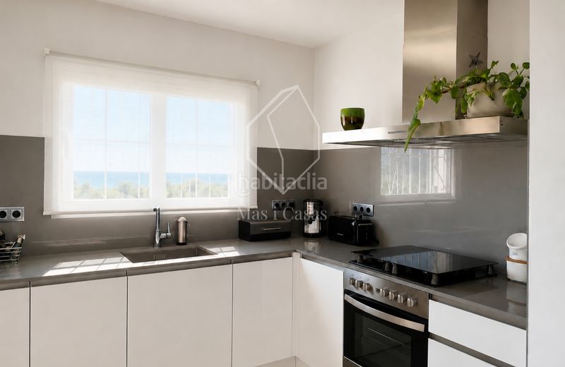 Foto 43645db9-a8db-449b-b35a-7c5d5487c5d2. Casa en carrer vall d'aran 44 casa lumière en Port - La Clota - Puig Sec Escala (L´)