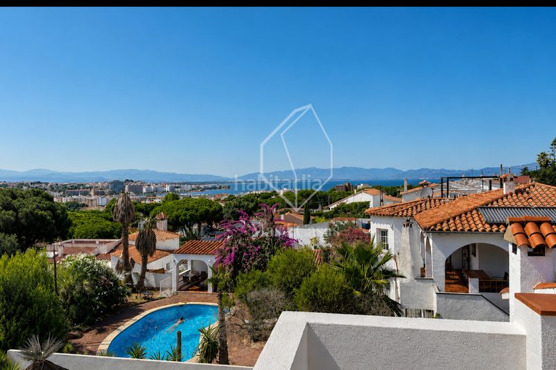 Foto 021581bd-a3f4-42d9-9b0d-e769bc8a75e6. Casa a carrer puig sec 16 a Port - La Clota - Puig Sec Escala (L´)