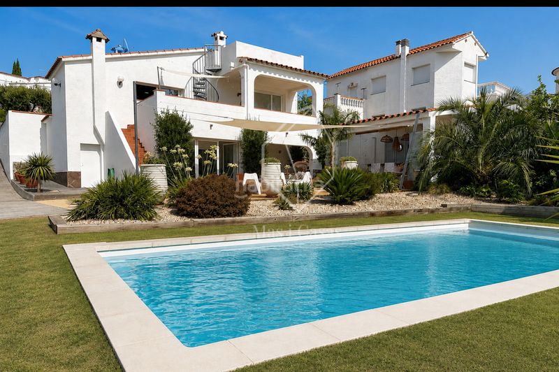 Foto 0dbe5173-3121-4264-9548-a8f5a778ed67. Casa a carrer puig sec 16 a Port - La Clota - Puig Sec Escala (L´)
