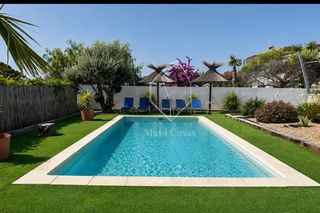 House  Carrer puig sec 16. Casa infinity
