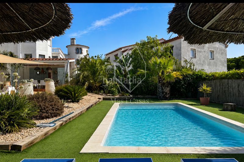 Foto f920367f-7a91-496f-bda1-99e6591a9a27. Casa a carrer puig sec 16 a Port - La Clota - Puig Sec Escala (L´)