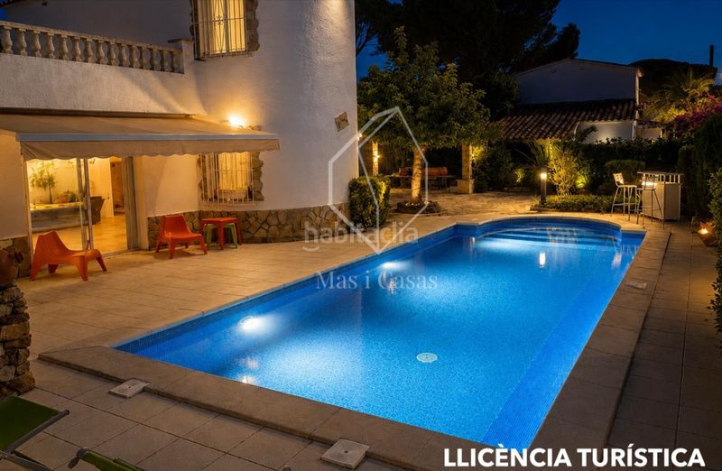 Foto a4e9f8c6-8ced-45cf-9e25-7e0ee24e15c6. Xalet amb xemeneia calefacció aparcament piscina a Escala (L´)