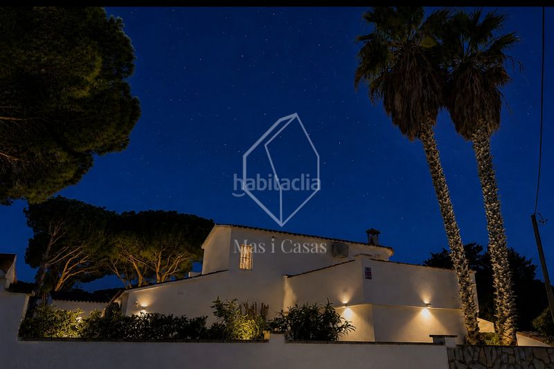 Foto a9b9dcae-1c8d-4f4b-b96f-ef793af9512f. Xalet amb xemeneia calefacció aparcament piscina a Escala (L´)
