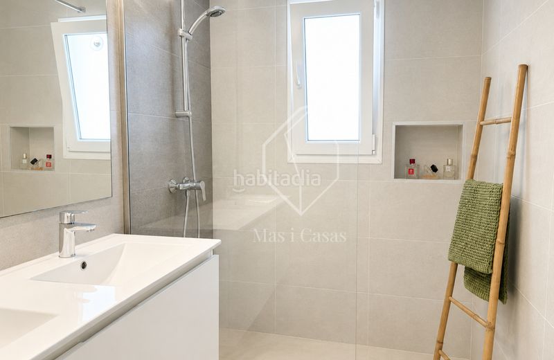 Foto c98126c2-eda2-497e-b6be-2561500915d2. Xalet amb xemeneia calefacció aparcament piscina a Escala (L´)