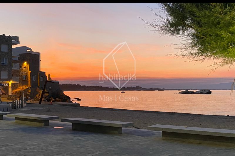 Foto eca273a6-d000-411a-b65c-52ba7d2c080a. Xalet amb xemeneia calefacció aparcament piscina a Escala (L´)
