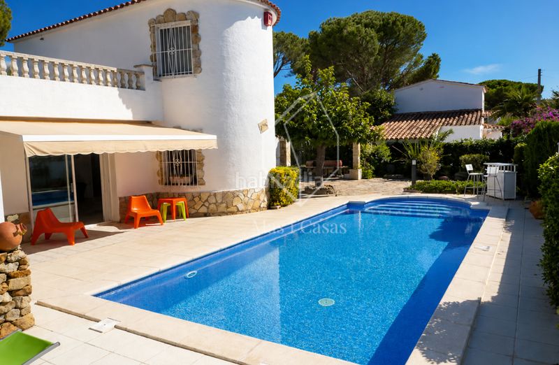 Foto f6060a10-9a67-4be3-8e88-08e82fd28691. Xalet amb xemeneia calefacció aparcament piscina a Escala (L´)