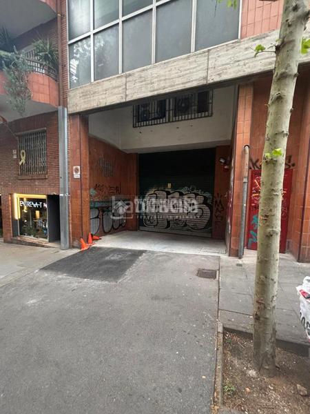 Foto 48b2295a-cb2d-41c6-830c-12b0cc5c0986. Parking coche boxplaza de garaje en venta en Sant Andreu de Palomar Barcelona