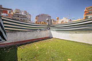 Maison jumelée à Sant Andreu de Palomar. Casa en venta en barcelona