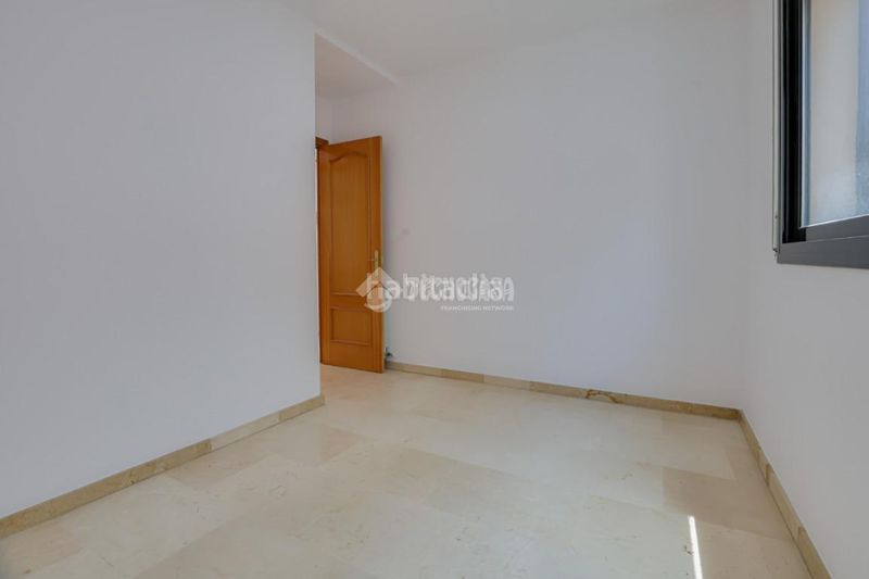 Foto 2ed4f0aa-45c9-48f3-93a6-484f59b87d96. Casa aparellada amb calefacció a Sant Andreu de Palomar Barcelona