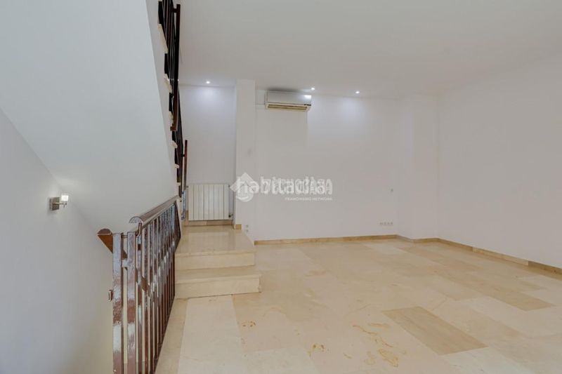 Foto 33a94934-aecb-4da4-a079-cc0cdb2b3406. Casa aparellada amb calefacció a Sant Andreu de Palomar Barcelona