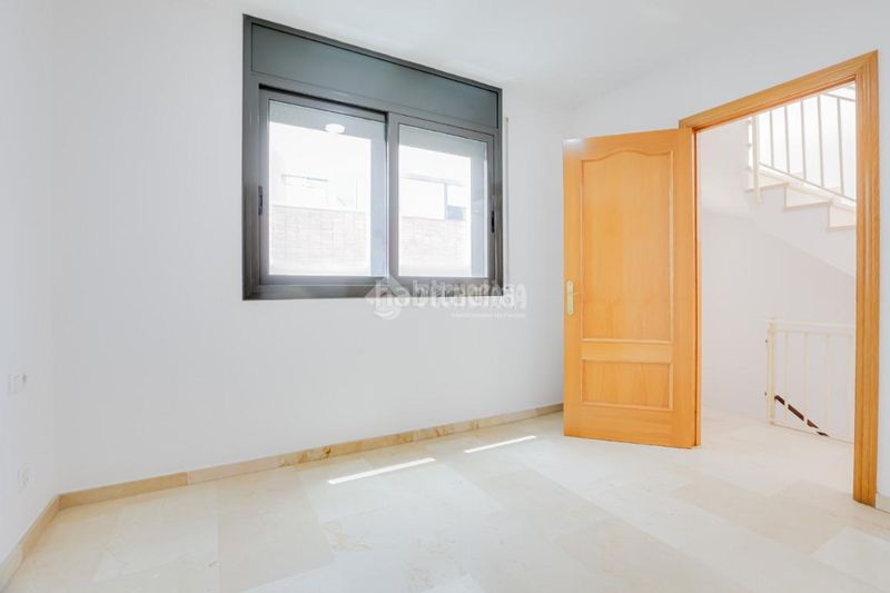 Foto 47b7066e-92d8-4f2f-9883-081d37830e3f. Casa aparellada amb calefacció a Sant Andreu de Palomar Barcelona