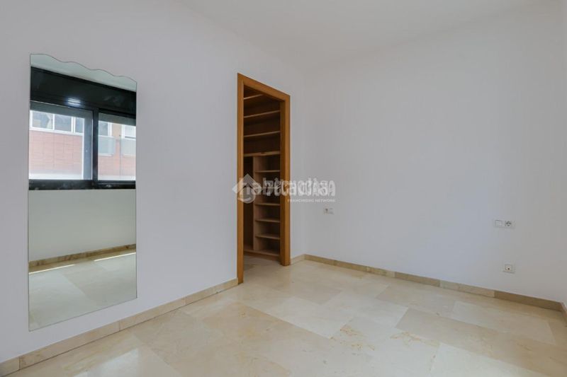 Foto 6dcbd8d8-a3bf-4982-8536-346bd36fd2f2. Casa aparellada amb calefacció a Sant Andreu de Palomar Barcelona