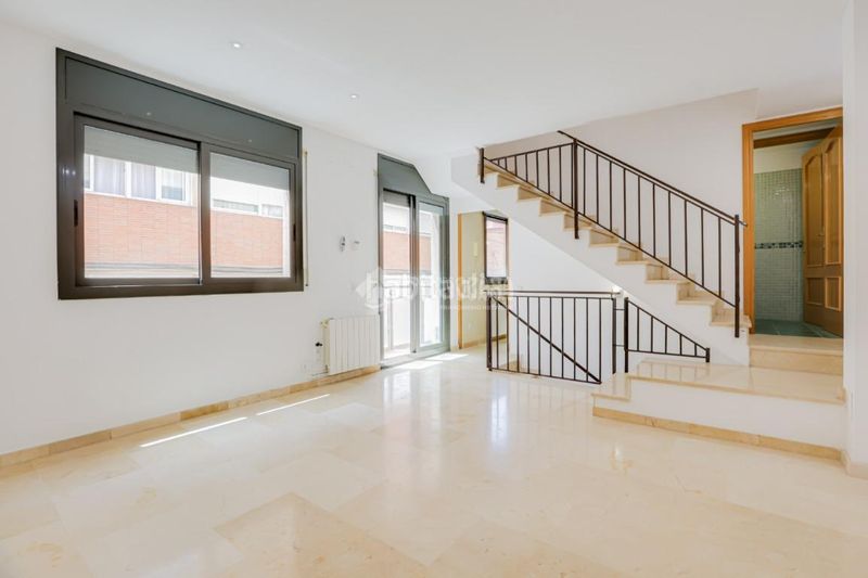Foto 77e0bade-4612-4809-9989-2080f3baa152. Casa aparellada amb calefacció a Sant Andreu de Palomar Barcelona