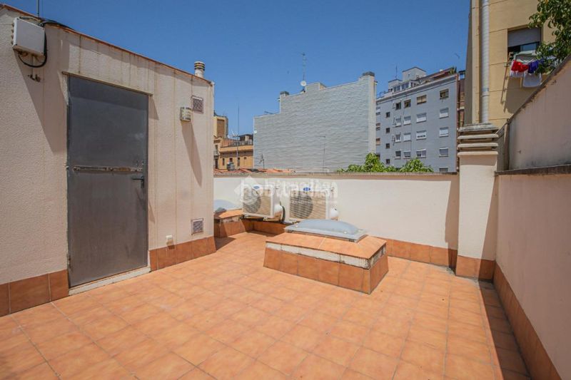 Foto 800f8943-6b3b-4184-b610-1168bc8ecb1d. Casa aparellada amb calefacció a Sant Andreu de Palomar Barcelona
