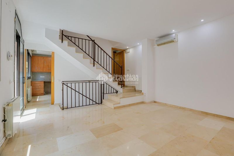 Foto 88ec8133-1657-454b-92e7-240e3ce4d890. Casa aparellada amb calefacció a Sant Andreu de Palomar Barcelona