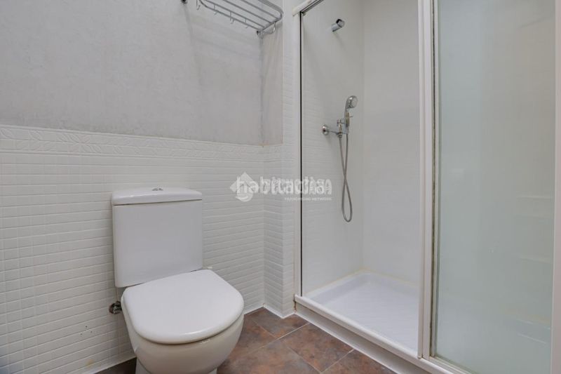 Foto b42bb9e2-e914-4d28-a026-4ab035a46385. Casa aparellada amb calefacció a Sant Andreu de Palomar Barcelona