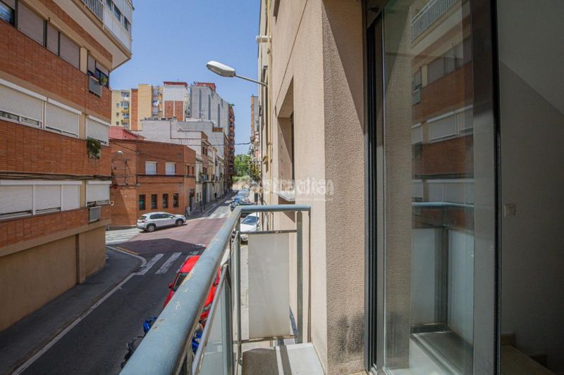 Foto c3cfaf8b-cb81-4e5a-b7a8-2f9d7aa0e7e0. Casa aparellada amb calefacció a Sant Andreu de Palomar Barcelona