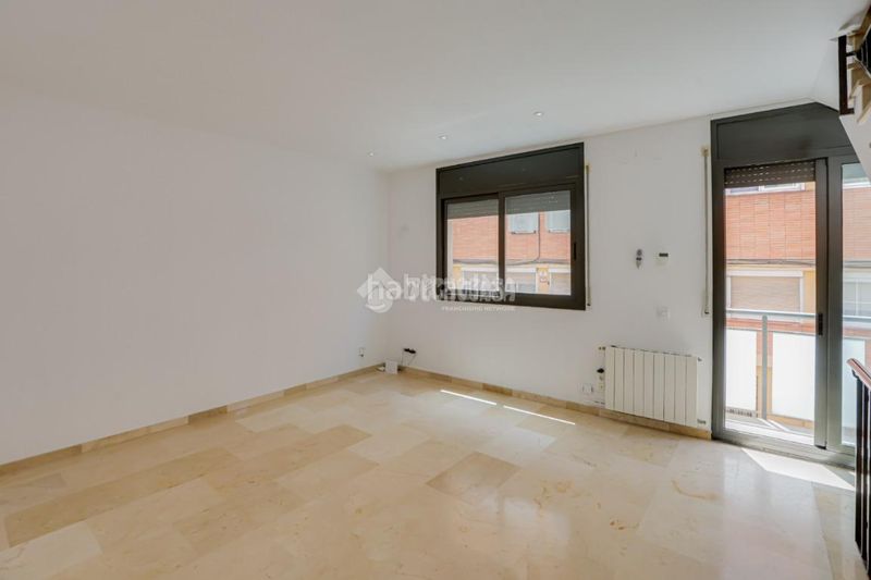 Foto c997faa0-e4be-4326-ad42-11772330a439. Casa aparellada amb calefacció a Sant Andreu de Palomar Barcelona
