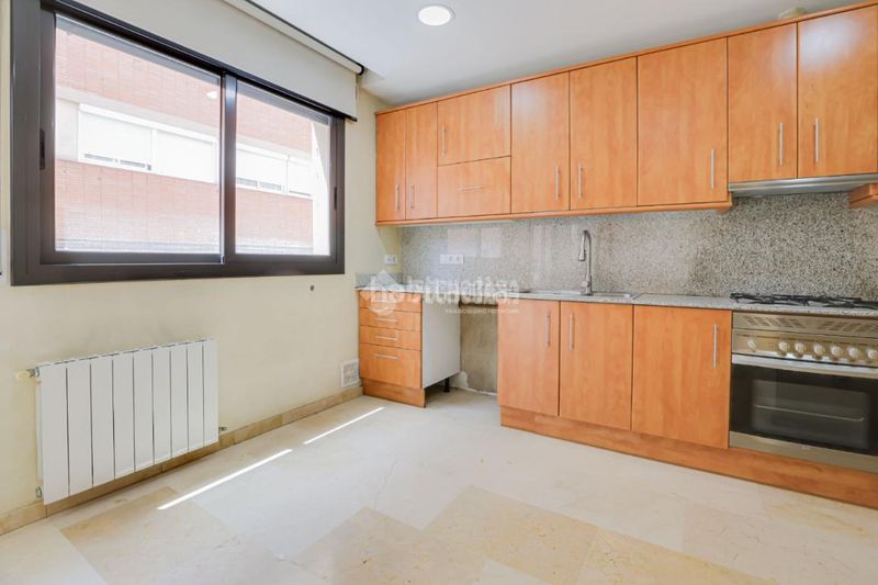 Foto d9112b8d-37c9-4c8d-bcd2-fdae2c6ac40e. Casa aparellada amb calefacció a Sant Andreu de Palomar Barcelona