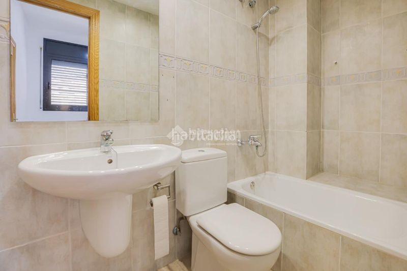Foto e8c628c9-96ed-431b-ac7e-164cfc89de68. Casa aparellada amb calefacció a Sant Andreu de Palomar Barcelona