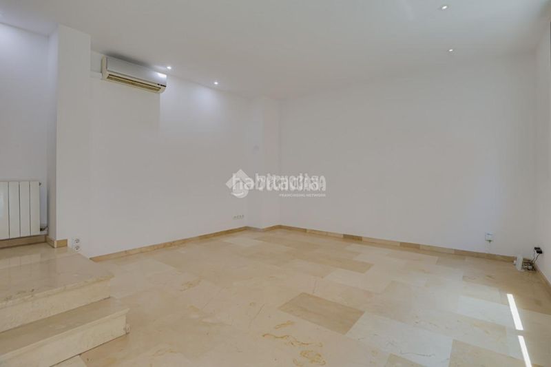 Foto ee4c47fd-5e1f-4764-b3ea-5d2ec166783f. Casa aparellada amb calefacció a Sant Andreu de Palomar Barcelona