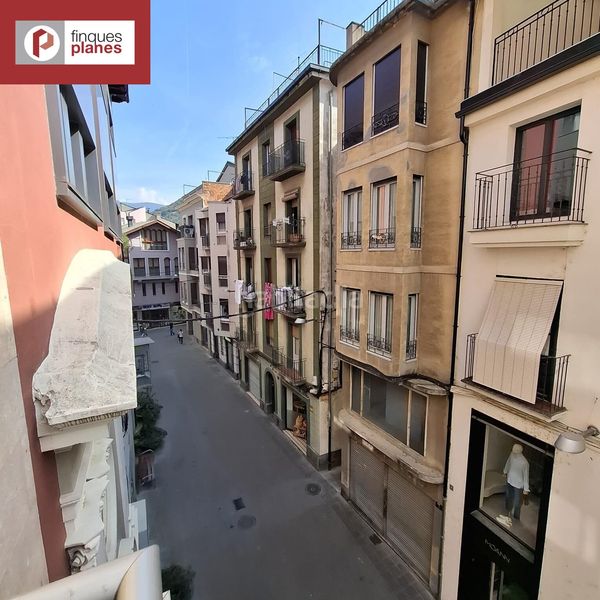 Foto d754a3de-177a-41bc-a93a-1c562fc11ef1. Pis amb calefacció aparcament a Seu d´Urgell (La)
