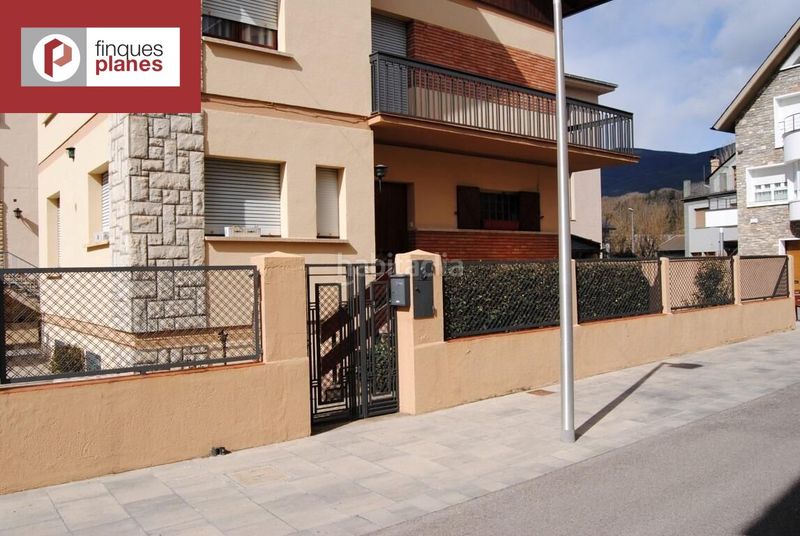 Foto 219ff10b-75fa-48cd-b65c-3bd75757cbc0. Casa amb aparcament a Seu d´Urgell (La)