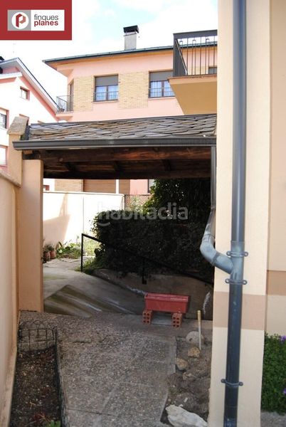 Foto 26f400f8-d085-45d2-843e-f2e43a9697d2. Casa amb aparcament a Seu d´Urgell (La)