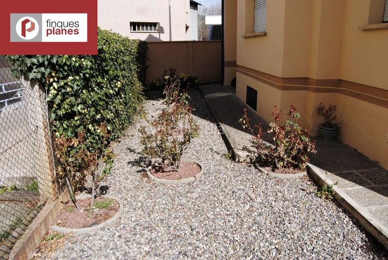 Foto 2d0c4fc5-3ca3-4b33-8f5f-606b3c51bb7b. Casa amb aparcament a Seu d´Urgell (La)