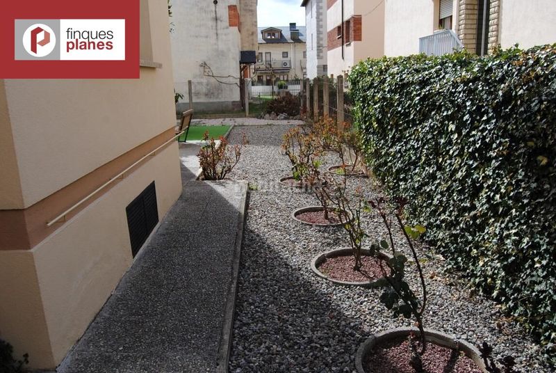 Foto 5c9a43c7-c2e5-4c9d-b54f-71564cc857d4. Casa amb aparcament a Seu d´Urgell (La)