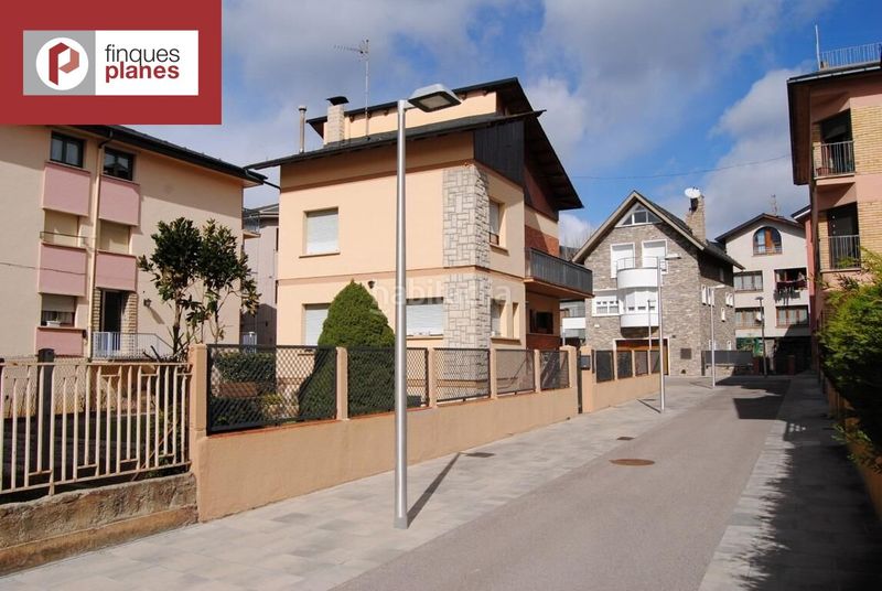 Foto bfaffbf1-dd88-4ad5-ac42-91c70d72256d. Casa amb aparcament a Seu d´Urgell (La)