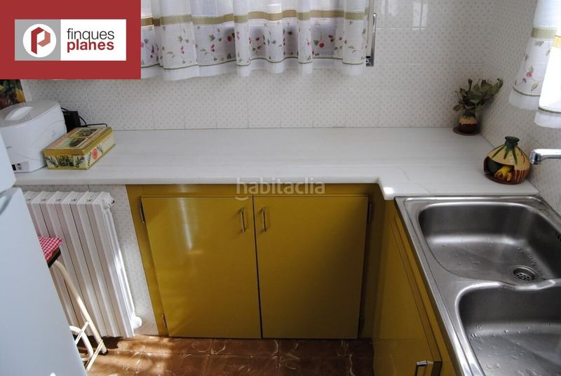 Foto e805ce4a-cd29-41b3-bef8-75de67a672c2. Casa amb aparcament a Seu d´Urgell (La)