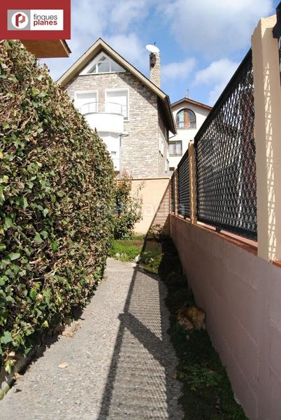 Foto f09fbcee-9e97-4be8-925c-a7a8c2ac684e. Casa amb aparcament a Seu d´Urgell (La)