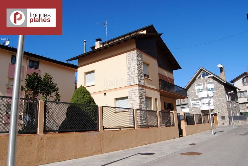 Foto f45ecc65-7242-415d-9298-f3edee59b9a8. Casa amb aparcament a Seu d´Urgell (La)