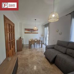 Pis a Seu d´Urgell (La). Piso exterior de 3 hab. amueblado, con trastero y cerca del inst