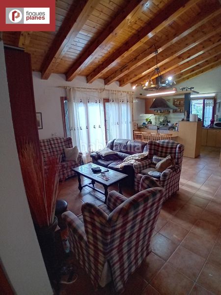 Foto 0bebbaef-dda3-4bf3-b5fd-6e7a2dc439f6. Casa amb aparcament a Cabó