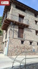 House in Valls d´Aguilar (Les). Casa de piedra y madera con vistas y orientación sur en noves de