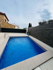 Chalet in Can Moré - Santa Anna - Can Feliu de Merola. Exclusiva villa con ascensor, piscina privada y amplios espacios