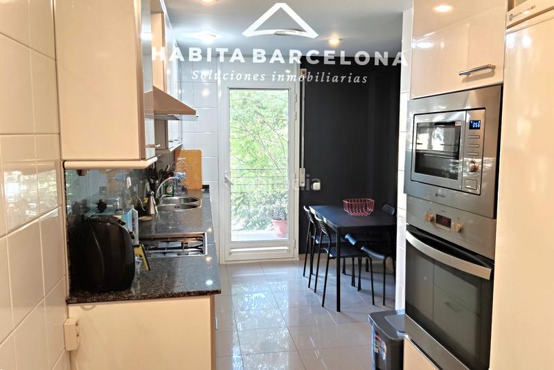 Foto 4ca550d0-27ef-4374-b954-c3bd957f1058. Alquiler piso tu oasis de paz y confort en la ciudad. en Barcelona