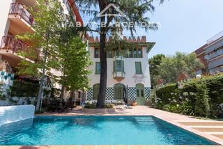 Location Maison  Carrer del cardenal vives i tutó. Casa sastre y marqués: una joya del modernismo catalán con histo