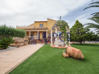 Chalet à Villamontes-Boqueres. Año de construcción 1996, se tardo 12 años en construirla sobre