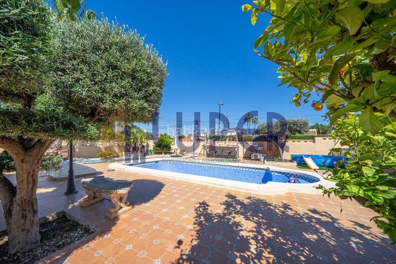 Foto 2de8ccb7-7b70-4057-83e5-b73f5886fd5f. Xalet amb aparcament piscina a Los Girasoles Sant Vicent del Raspeig