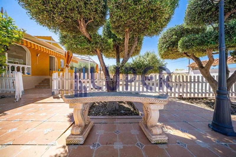 Foto 6c34d279-347b-47c7-a029-42a856d9ea33. Xalet amb aparcament piscina a Los Girasoles Sant Vicent del Raspeig